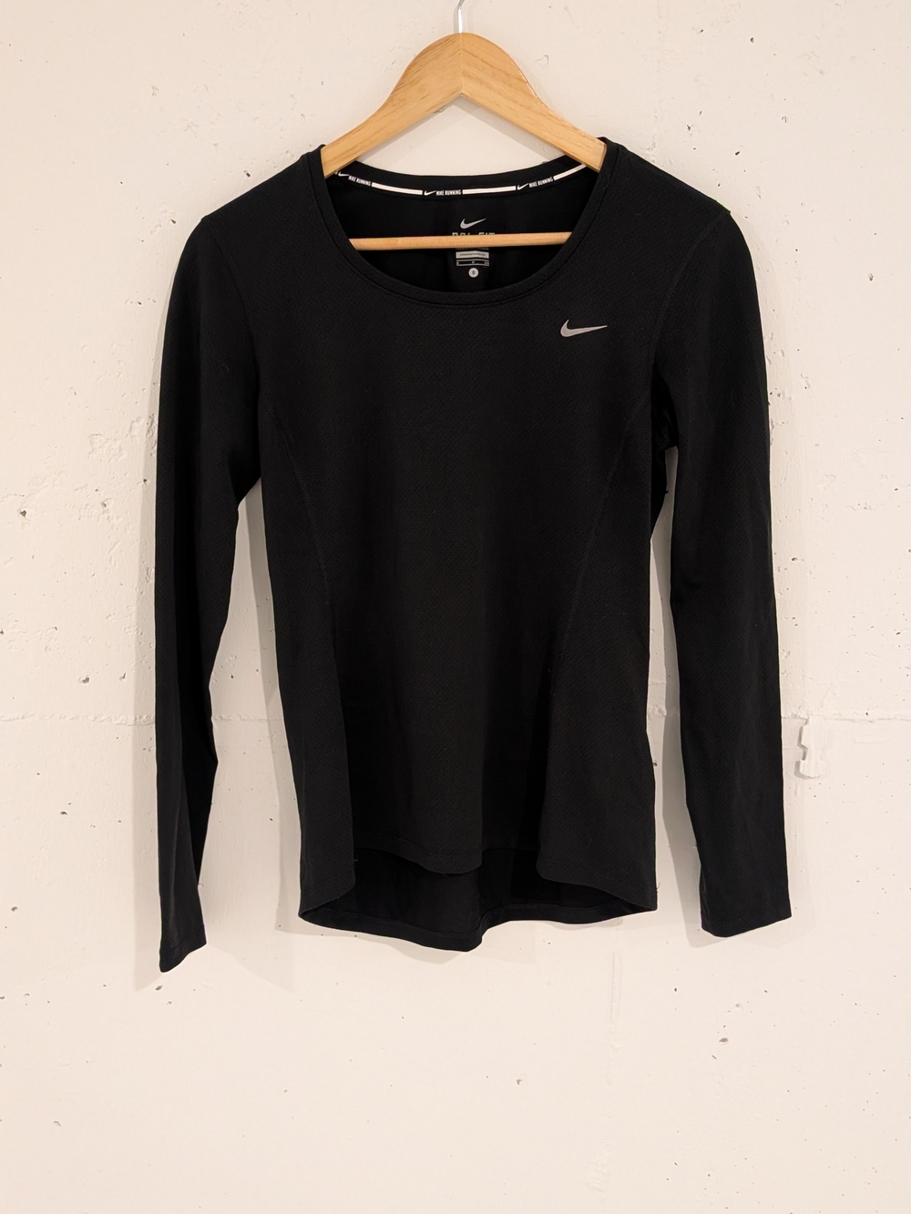 Nike Black Women’s Long-Sleeve Athletic Top